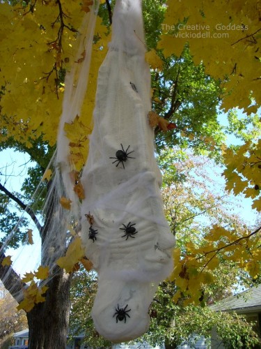 Halloween Decorations - How to Make a Spider Victim