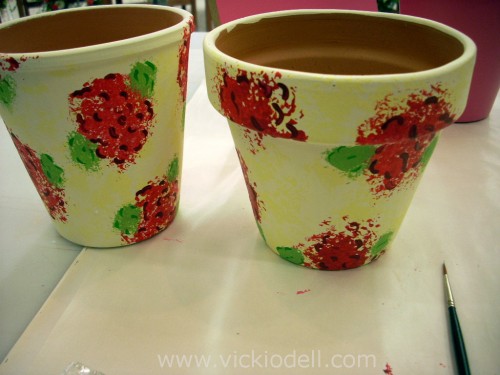 How to Paint Geraniums on a Clay Pot 