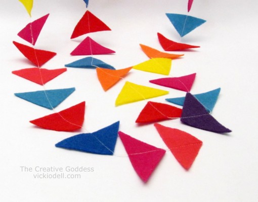 How to Make a Felt "Kite Tail" Garland for Spring Decorating